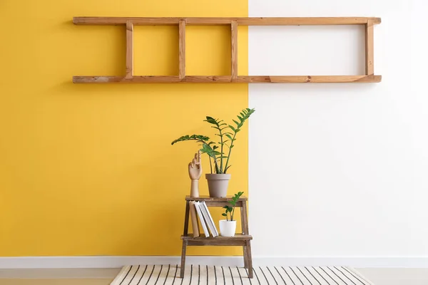 Interior Habitación Moderna Elegante Con Soporte Cerca Pared Color —  Fotos de Stock