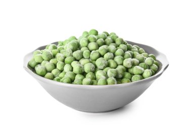 Beyaz zemin üzerinde donmuş yeşil bezelyeler olan kase