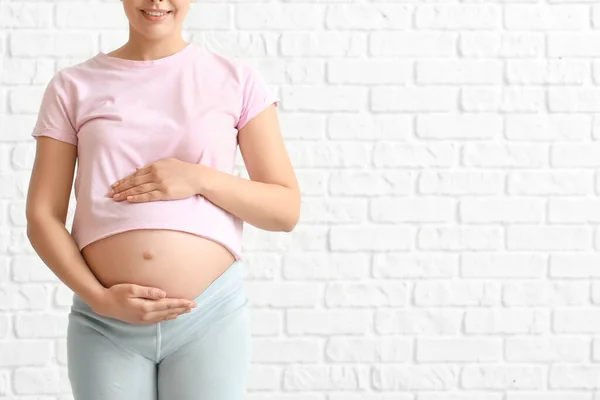 Young Pregnant Woman Brick Background — Stock Photo, Image