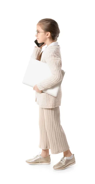 Roztomilý Malý Businesswoman Mluvit Mobilním Telefonem Bílém Pozadí — Stock fotografie