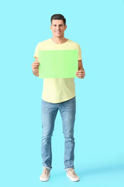 Jeune Homme Avec Feuille Papier Vierge Sur Fond Couleur — Photo