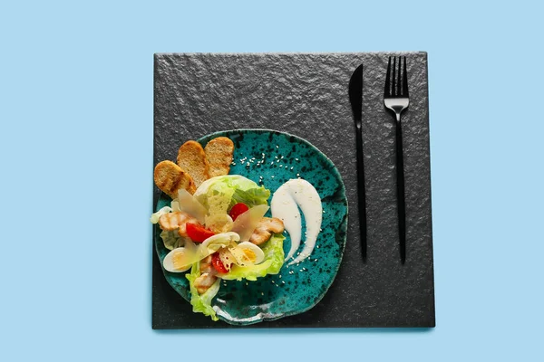 Plate Caesar Salad Cutlery Color Background — Stock Photo, Image