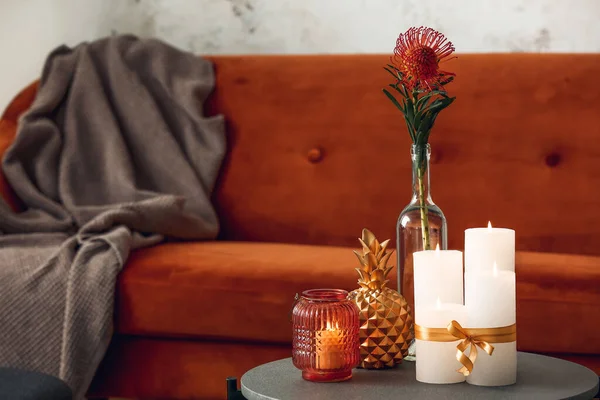 Bougies Allumées Avec Vase Décor Dans Salon — Photo