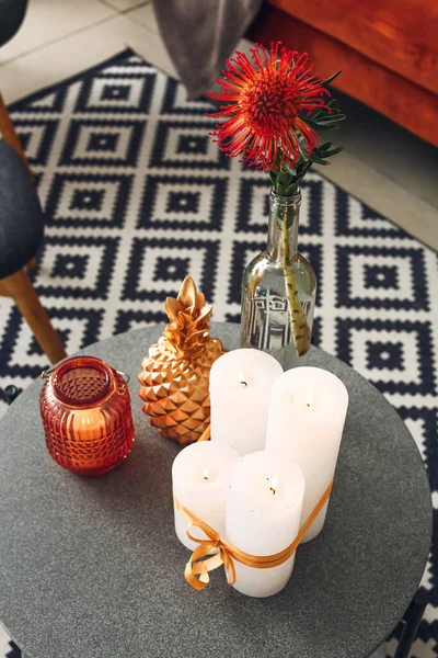 Burning Candles Vase Decor Living Room — Stock Photo, Image