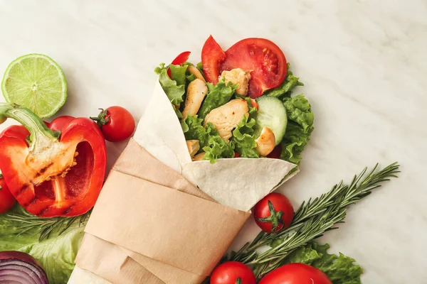 Lekkere Doner Kebab Groenten Lichte Achtergrond Close — Stockfoto