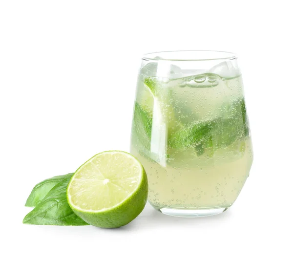 Szklanka Smacznej Lemoniady Bazylią Białym Tle — Zdjęcie stockowe