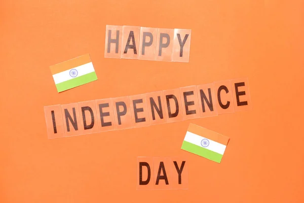 インドの国旗とテキスト Happy独立記念日On Color Background — ストック写真
