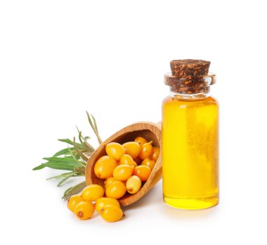 Beyaz arka planda bir şişe deniz dikenli dikenli yağ.