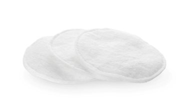 Beyaz arkaplanda pamuk pedler