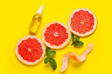 Renkli arka planda gerekli yağ, nane ve greyfurt dilimleriyle kompozisyon