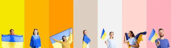 Gruppo Persone Con Bandiere Ucraina Sfondo Colori — Foto Stock