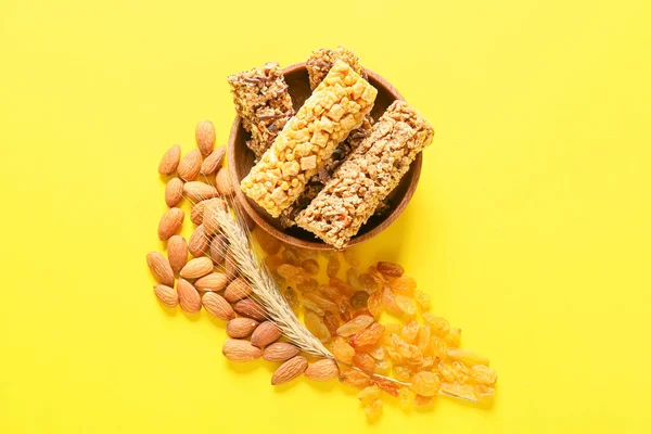 Bowl Healthy Cereal Bars Raisins Almonds Color Background — Stock Photo, Image