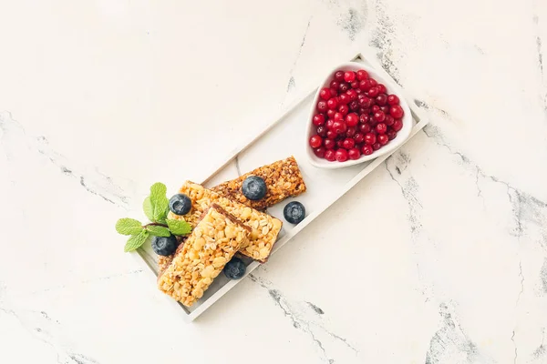 Plate Healthy Cereal Bars Berries Light Background — Stock Photo, Image