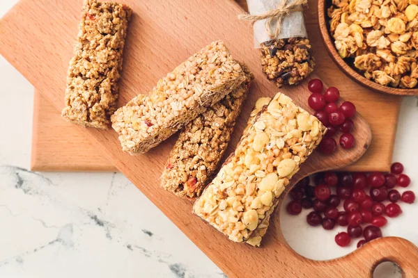 Board Healthy Cereal Bars Berries Light Background — Stock Photo, Image