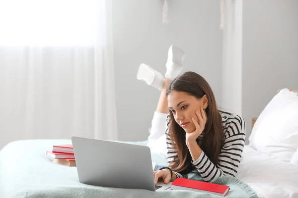 Female Student Studying Online Home — Stock Photo, Image