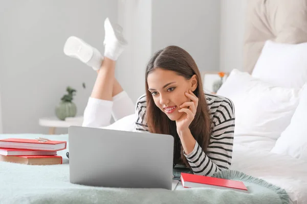 Female Student Studying Online Home — Stock Photo, Image
