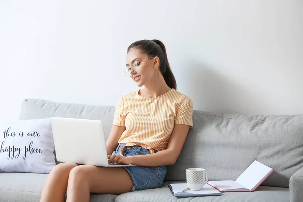Female Student Studying Online Home — Stock Photo, Image