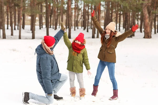 Happy Family Park Winter Day — Stock Photo, Image