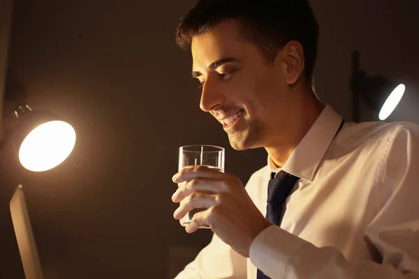 Businessman Drinking Water While Working Office Late Night — Stock Photo, Image