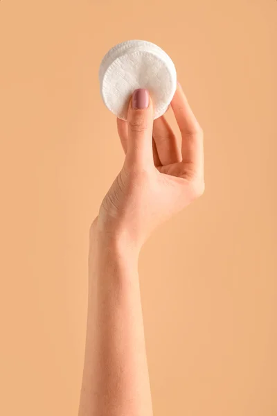 Female Hand Cotton Pads Color Background — ストック写真