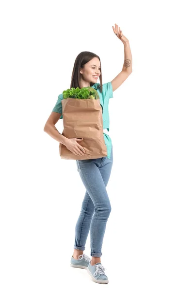 Mujer Joven Bolsa Papel Con Verduras Frescas Sobre Fondo Blanco —  Fotos de Stock