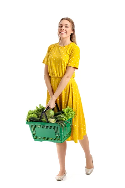 Jovem Cesta Compras Com Legumes Frescos Fundo Branco — Fotografia de Stock