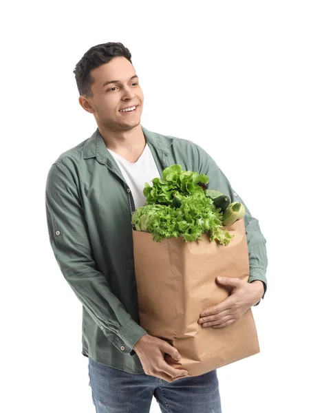 Молодой Человек Бумажный Пакет Свежими Овощами Белом Фоне — стоковое фото