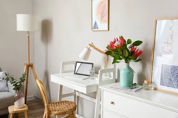 Comfortable Workplace Protea Flowers Interior Room — Stock Photo, Image