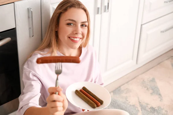 Young Woman Tasty Sausages Kitchen — Stock Photo, Image