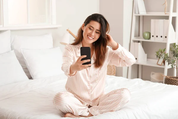Young Asian Woman Taking Selfie Bedroom — Stock Photo, Image