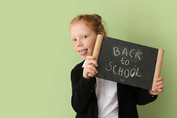 Söt Liten Flicka Som Håller Tavlan Med Text Baka Till — Stockfoto