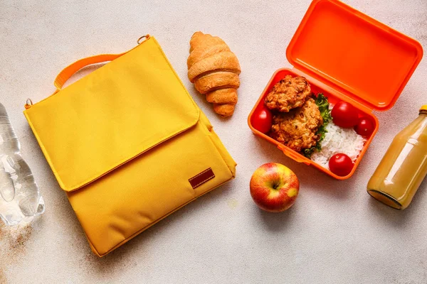 Μεσημεριανό Κουτί Τσάντα Και Τρόφιμα Στο Φως Φόντο — Φωτογραφία Αρχείου