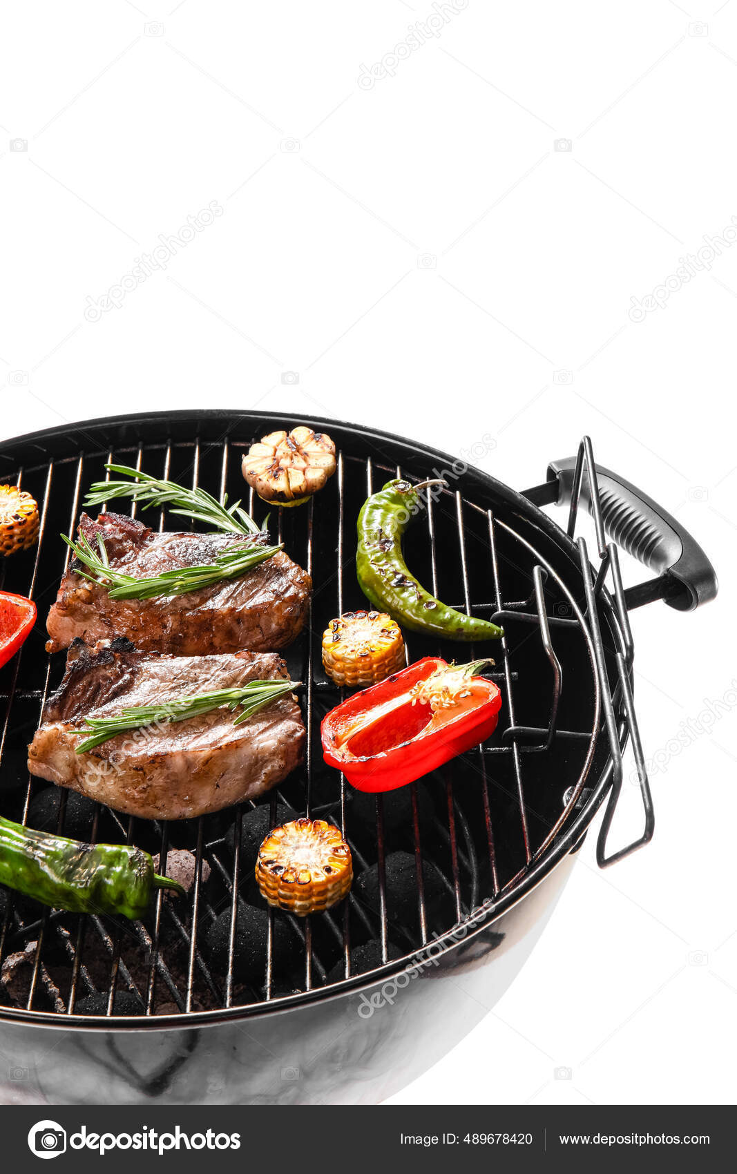 Parrilla Barbacoa Con Filetes Verduras Sobre Fondo Blanco — Foto editorial  de stock #489678420 ©serezniy, image size:1067x1700