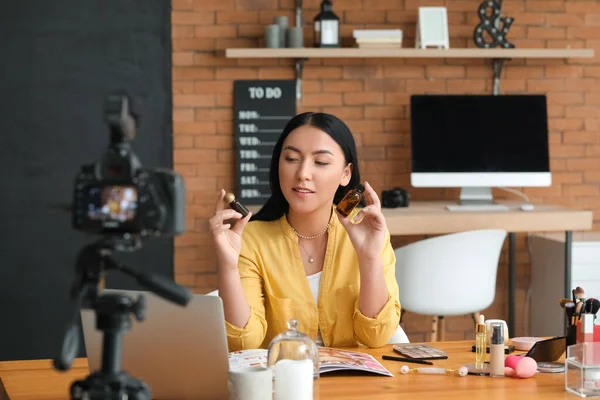 Asian Beauty Blogger Recording Video Home — Stock Photo, Image