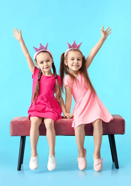 Renkli Küçük Kız Kardeşler — Stok fotoğraf