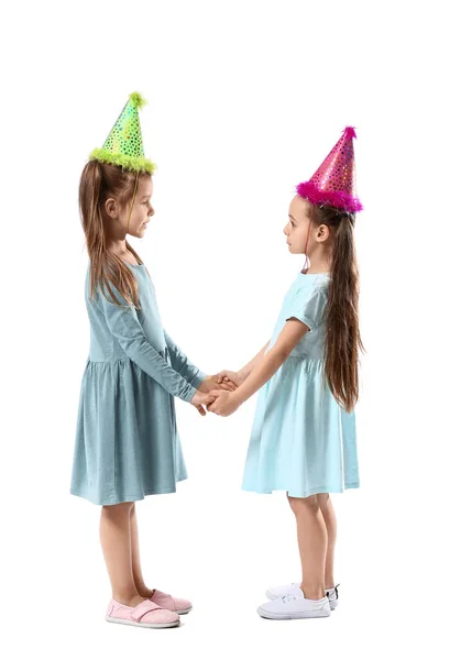 Niedliche Kleine Schwestern Party Hüten Auf Weißem Hintergrund — Stockfoto