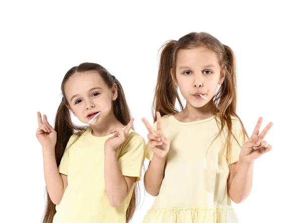 Cute Little Sisters Eating Lollipops White Background — Stock fotografie