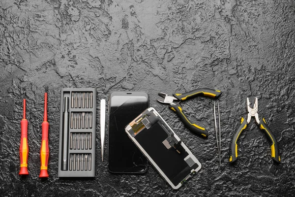 Disassembled Mobile Phone Technician Tools Dark Background — Stock Photo, Image