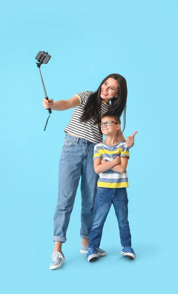 Young Woman Her Little Son Taking Selfie Color Background — Stock Photo, Image