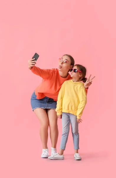 Young Woman Her Little Daughter Taking Selfie Color Background — Stock Photo, Image