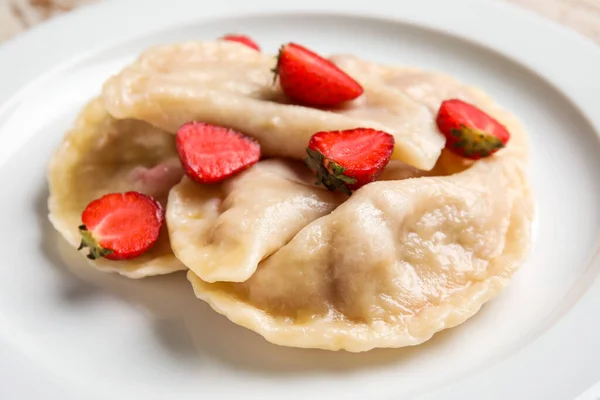 Tasty Dumplings Strawberry Plate Closeup — Stock Photo, Image