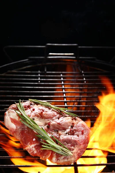 Bife Saboroso Com Especiarias Churrasqueira — Fotografia de Stock