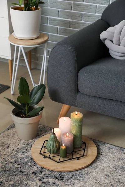 Board Burning Candles Floor Living Room — Stock Photo, Image