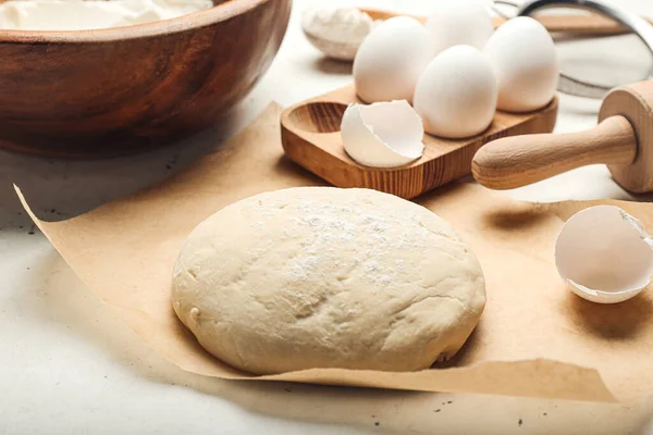 Fresh Dough Ingredients Preparing Bakery Utensils Light Background — Stock Photo, Image