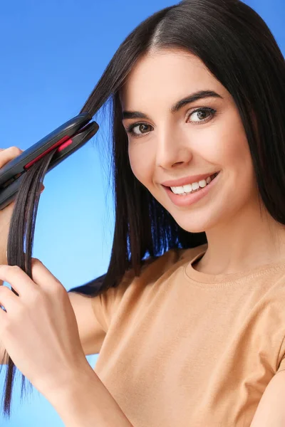 Beautiful Young Woman Flattening Iron Color Background — Stockfoto