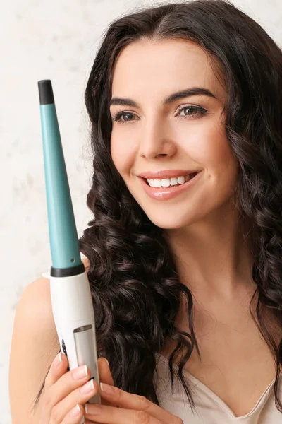 Beautiful Young Woman Curling Iron Light Background — Fotografia de Stock