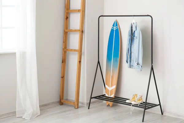 Interior Modern Stylish Room Clothes Rack Surfboard — Stock Photo, Image