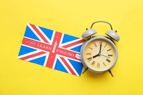 Hodiny Britské Vlajky Pozadí Barev Čas Naučit Anglicky — Stock fotografie