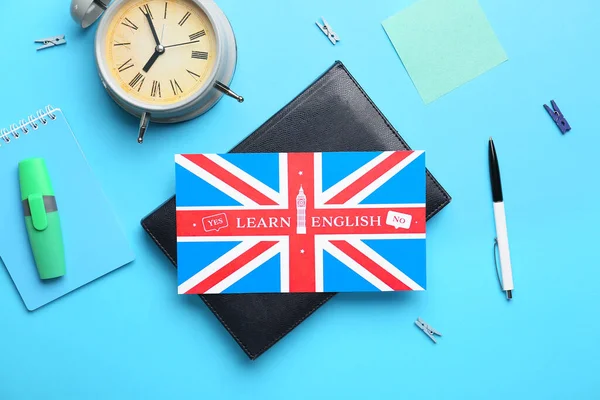 Papier Zegar Brytyjska Flaga Tle Koloru Pojęcie Nauki Języka Angielskiego — Zdjęcie stockowe
