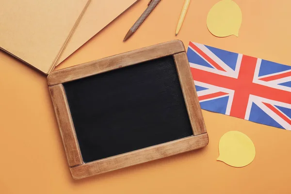 Schrijfwaren Schoolbord Britse Vlag Kleur Achtergrond Concept Van Het Leren — Stockfoto